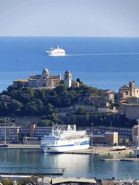 Il Balcone Sul Corso Villa Ancona Exteriör bild